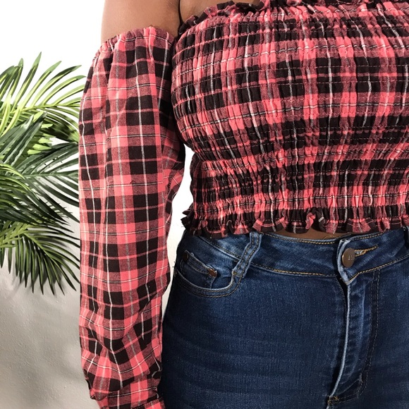 Women’s plaid off the shoulders top - Picture 3 of 7